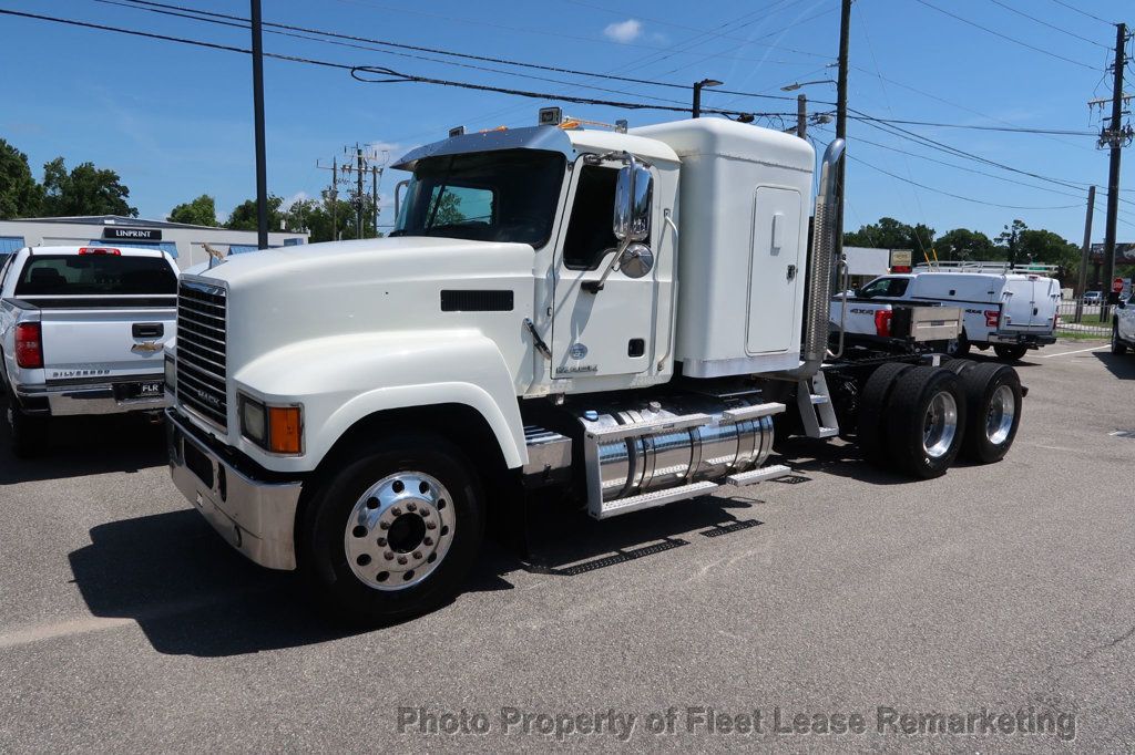 2015 Mack CHU613 Pinnacle 64T Sleeper  - 22887170 - 41