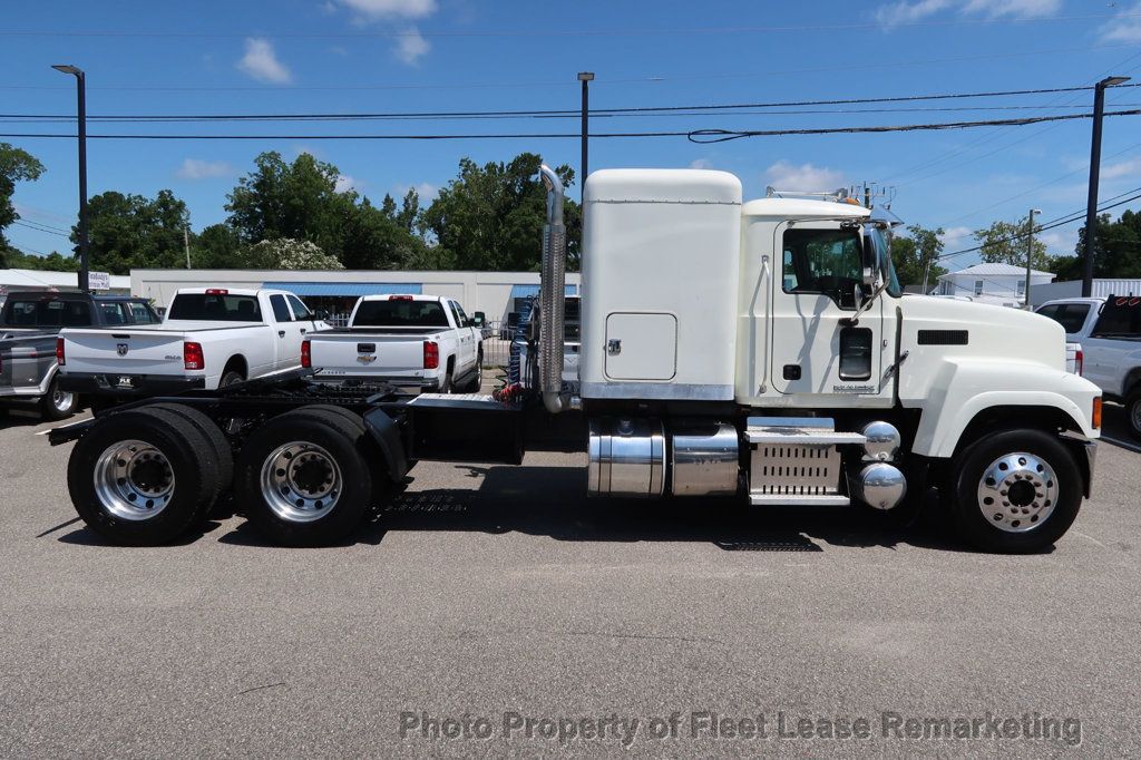 2015 Mack CHU613 Pinnacle 64T Sleeper  - 22887170 - 5
