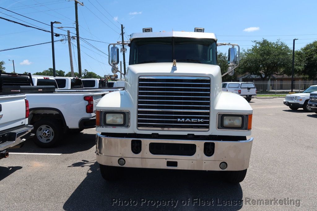 2015 Mack CHU613 Pinnacle 64T Sleeper  - 22887170 - 7