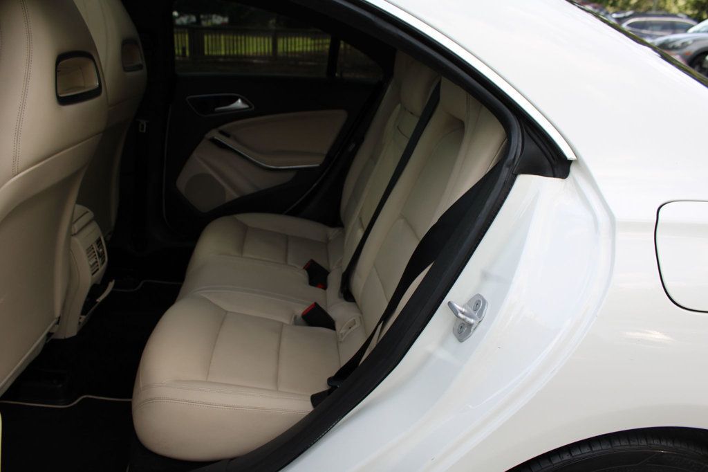 2015 Mercedes Benz CLA 250 photo 16