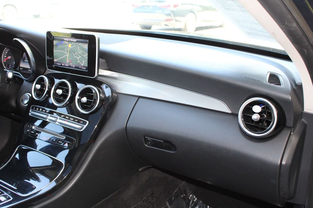 2015 Mercedes Benz C Sedan 300 4MATIC photo 27