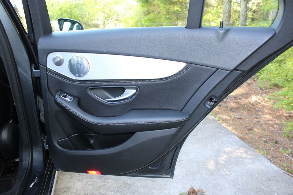2015 Mercedes Benz C Sedan 300 4MATIC photo 28