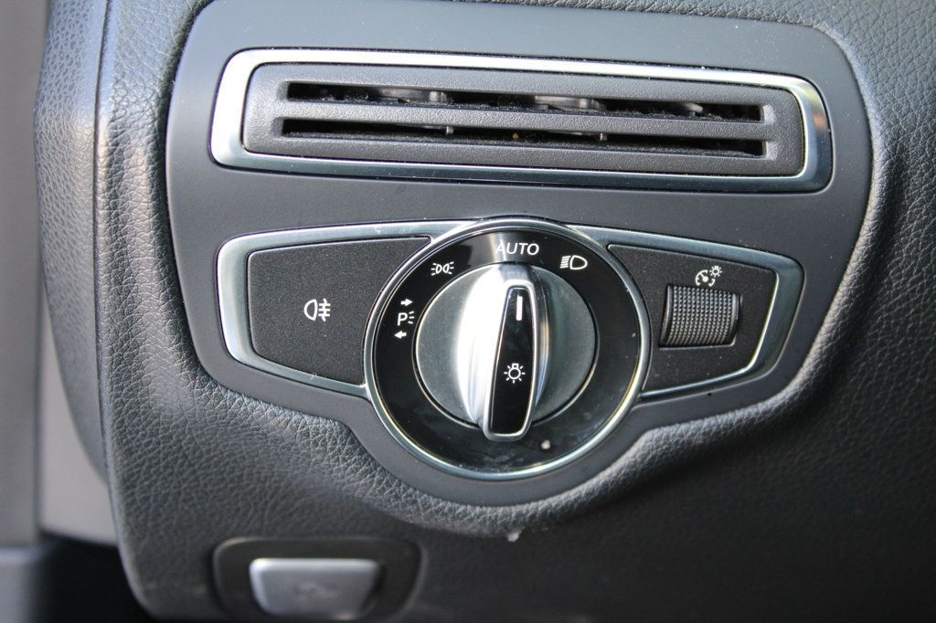 2015 Mercedes Benz C Sedan 300 4MATIC photo 37