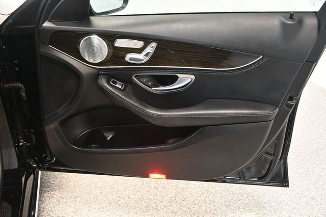 2015 Mercedes-Benz C-Class 4dr Sedan C 300 RWD - 23002192 - 22