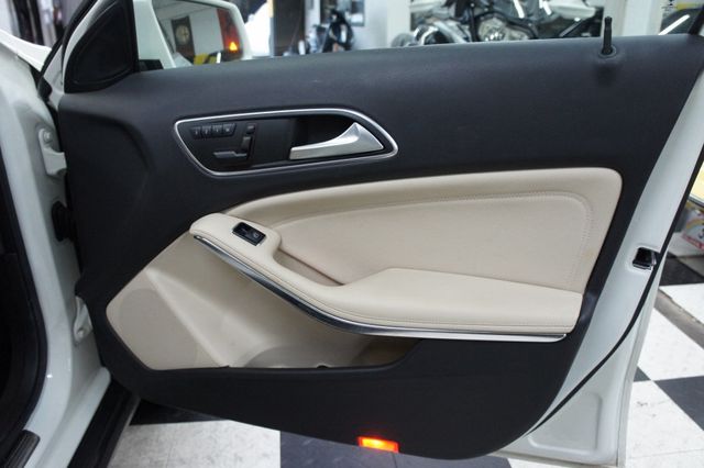 2015 Mercedes-Benz GLA 1-Owner, Great Shape - 23023715 - 39