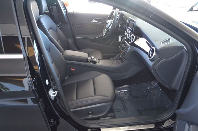 2015 Mercedes-Benz GLA FWD 4 Door GLA 250 W/Sport Package and Navigation System - 21395077 - 19