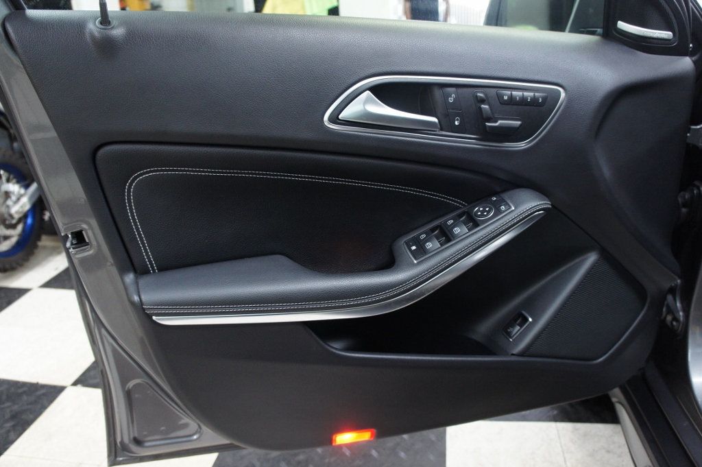 2015 Mercedes Benz GLA 250 photo 32