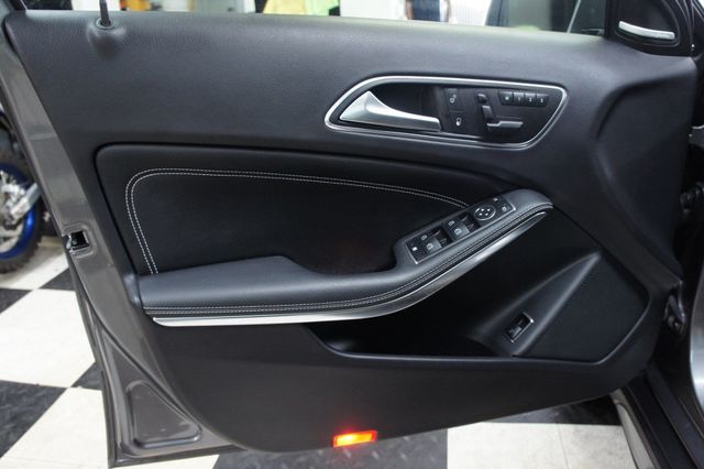 2015 Mercedes-Benz GLA Loaded, Sport Package, PANORAMA SUNROOF - 22900166 - 37