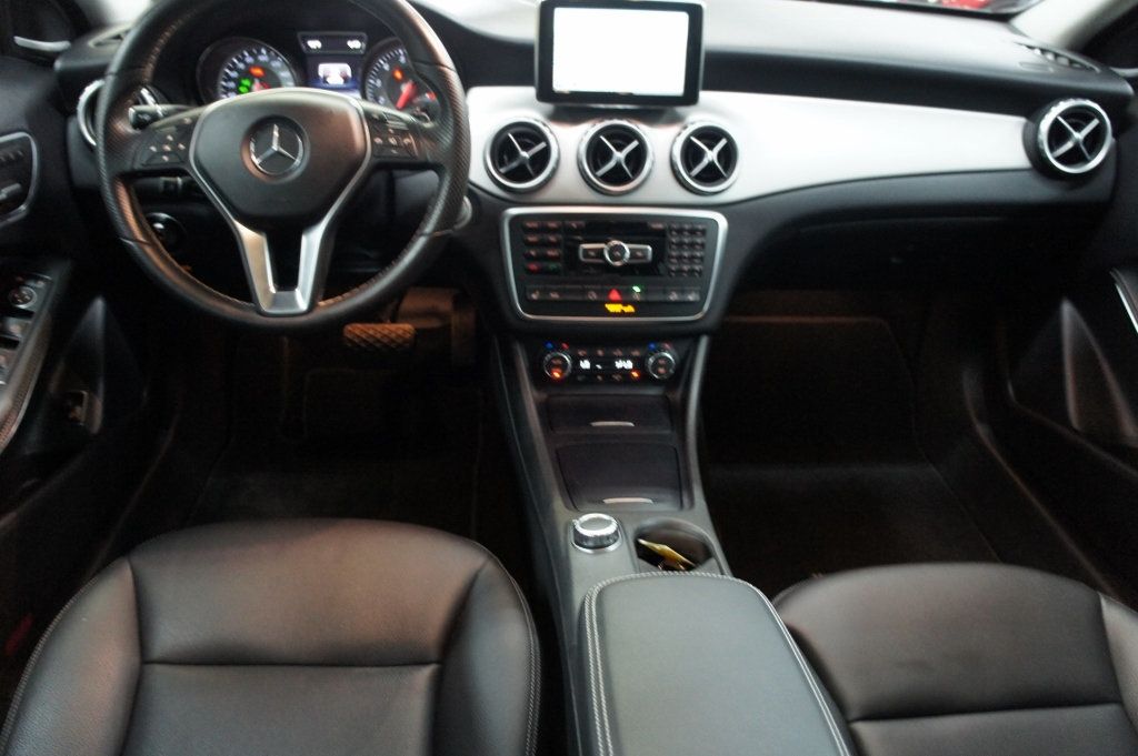 2015 Mercedes Benz GLA 250 photo 3