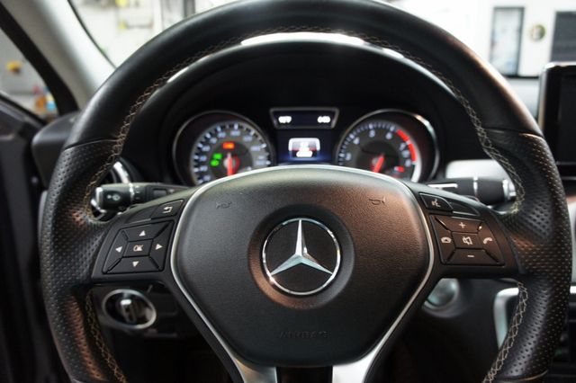 2015 Mercedes-Benz GLA Loaded, Sport Package, PANORAMA SUNROOF - 22900166 - 40