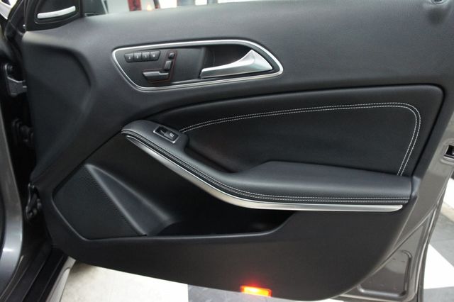 2015 Mercedes-Benz GLA Loaded, Sport Package, PANORAMA SUNROOF - 22900166 - 50