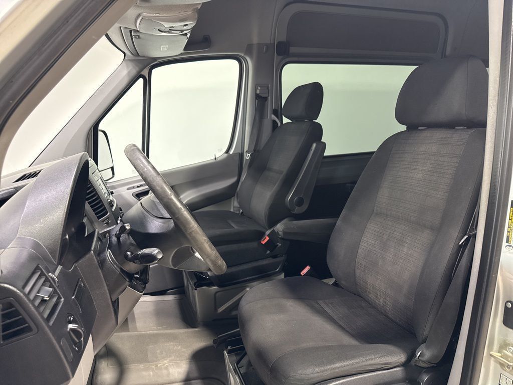 2015 Mercedes-Benz Sprinter 2500 Passenger 144 WB - 22975717 - 21