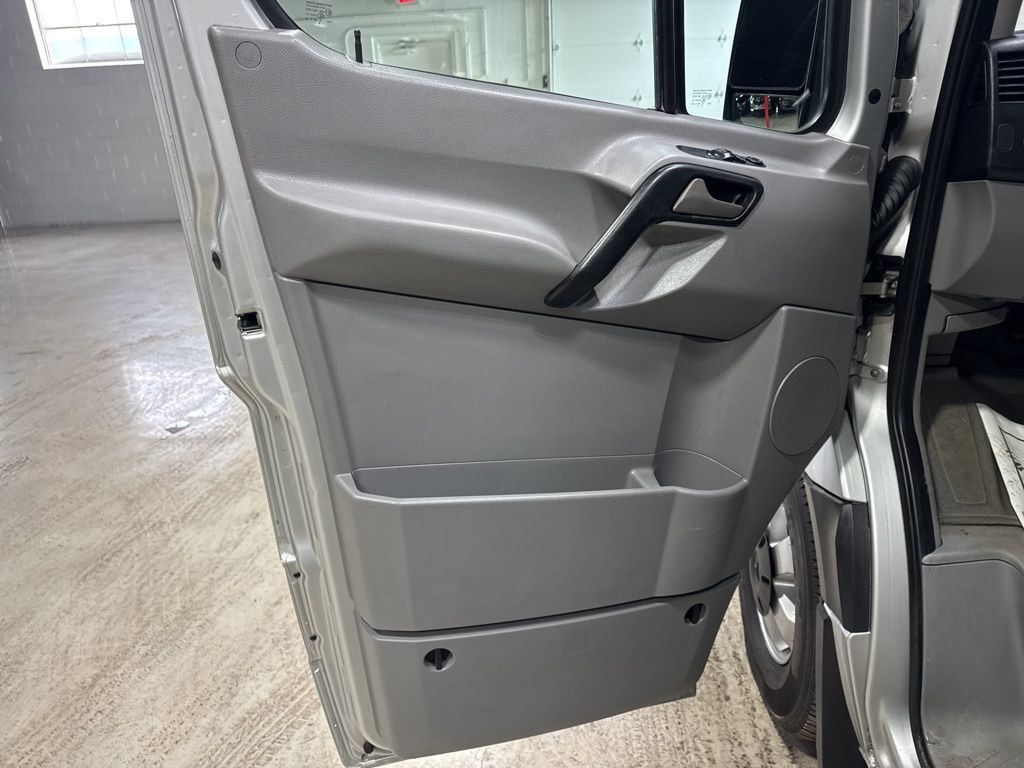 2015 Mercedes-Benz Sprinter 2500 Passenger 144 WB - 22975717 - 24