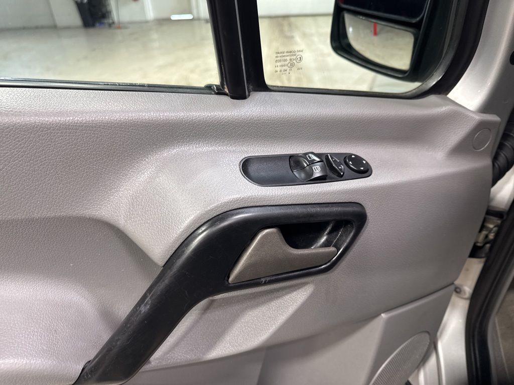 2015 Mercedes-Benz Sprinter 2500 Passenger 144 WB - 22975717 - 25