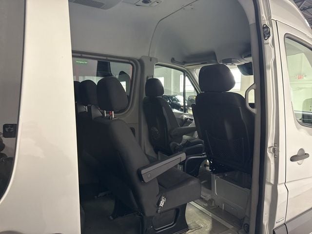 2015 Mercedes-Benz Sprinter 2500 Passenger 144 WB - 22975717 - 30