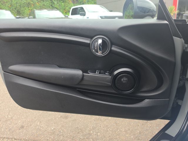 2015 MINI Cooper Hardtop 2 Door   - 23070512 - 16
