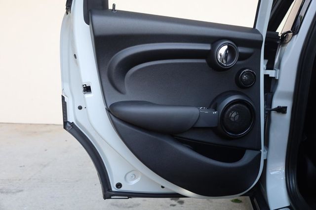2015 MINI Cooper Hardtop 4 Door Base - 23049421 - 15