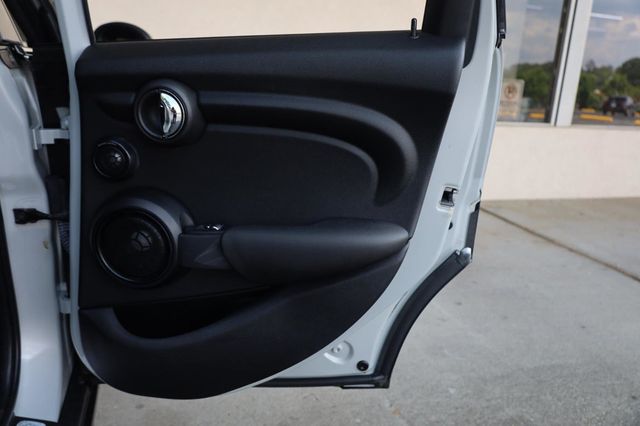 2015 MINI Cooper Hardtop 4 Door Base - 23049421 - 18