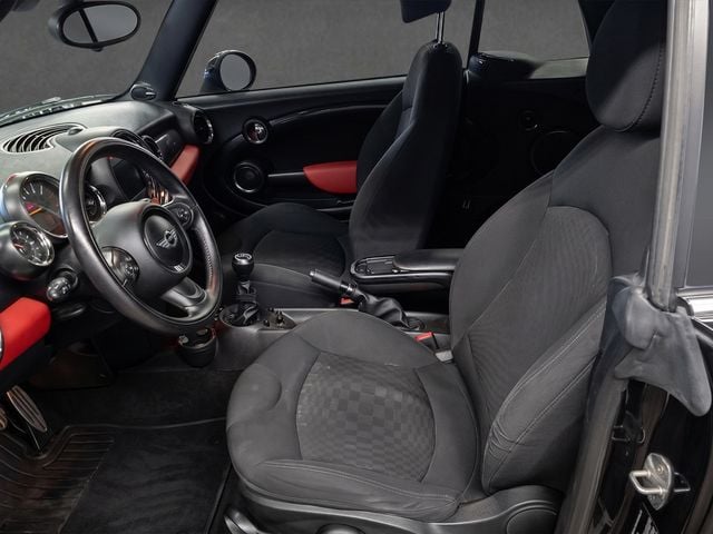 2015 MINI Cooper S Convertible CONVERTIBLE, 6-SPD MANUAL, TECH PKG, HARMAN KARDON SOUND, SPORT - 23026896 - 4