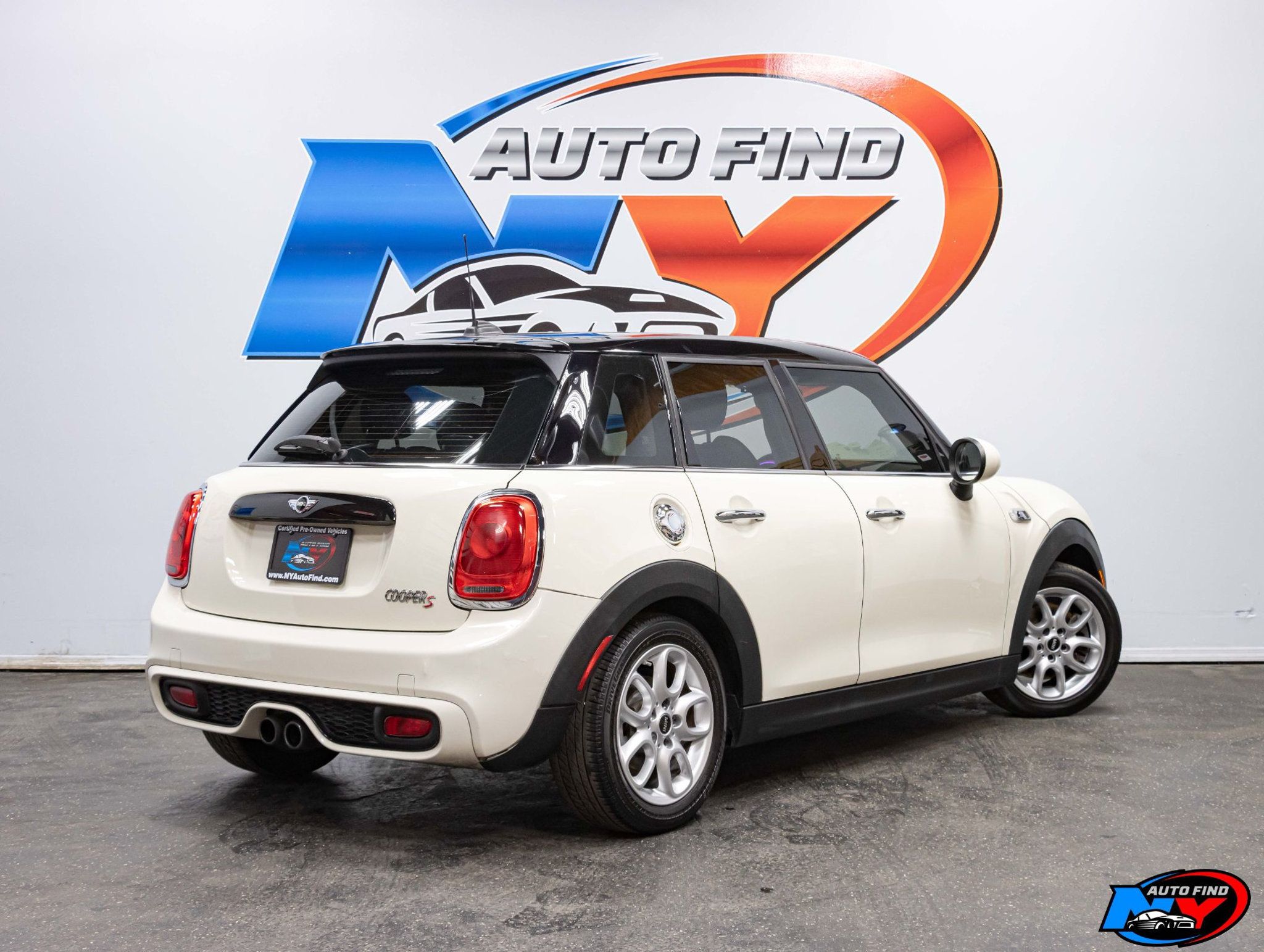 2015 Mini Cooper S Hardtop 4 Door photo 2
