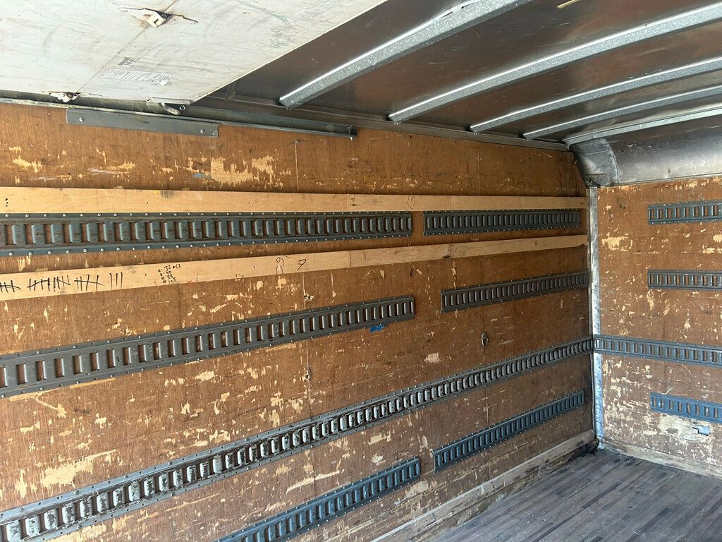 2015 Mitsubishi FUSO FEC72S 16 FOOT BOX TRUCK WITH LIFTGATE MANY OTHERS IN STOCK - 22827631 - 19