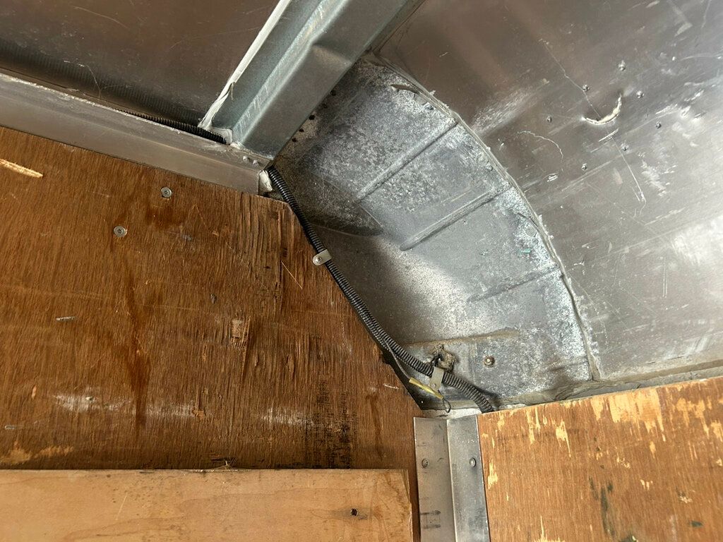 2015 Mitsubishi FUSO FEC72S 16 FOOT BOX TRUCK WITH LIFTGATE MANY OTHERS IN STOCK - 22827631 - 22