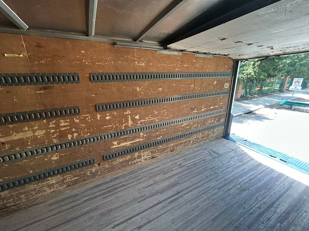 2015 Mitsubishi FUSO FEC72S 16 FOOT BOX TRUCK WITH LIFTGATE MANY OTHERS IN STOCK - 22827631 - 27