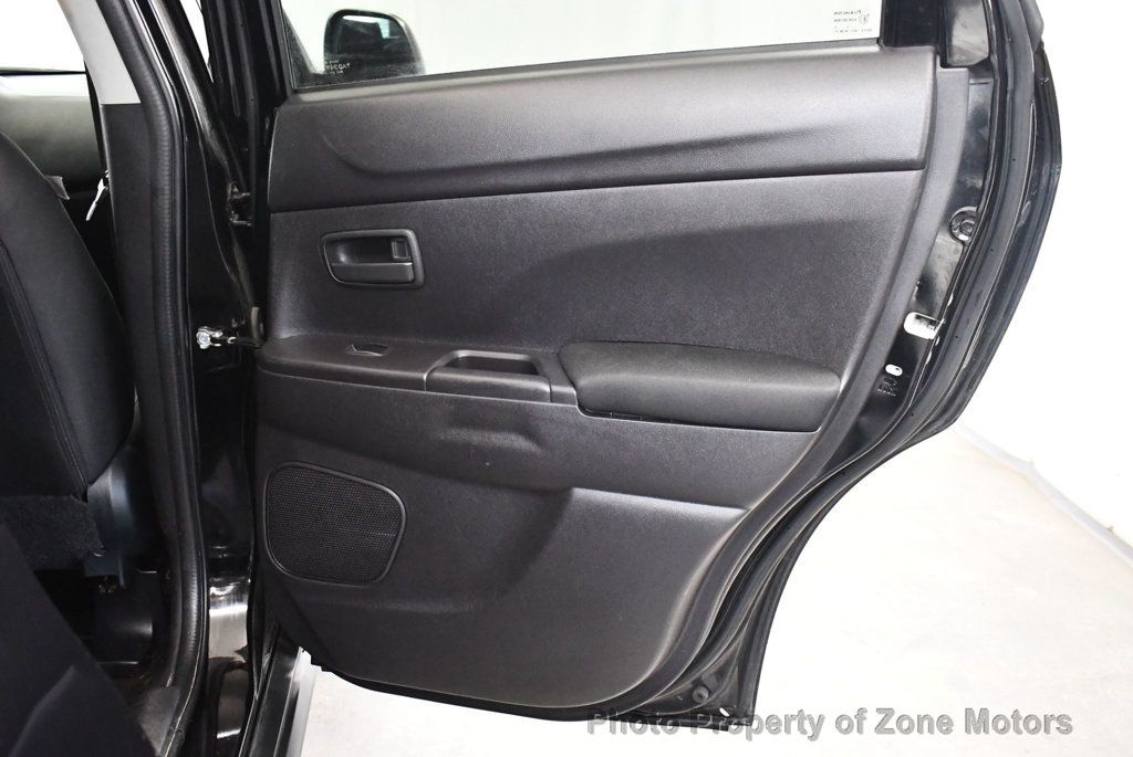 2015 Mitsubishi Outlander Sport ES photo 16