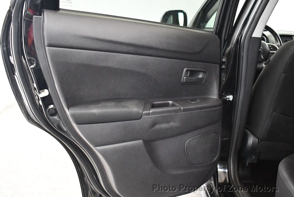 2015 Mitsubishi Outlander Sport ES photo 20