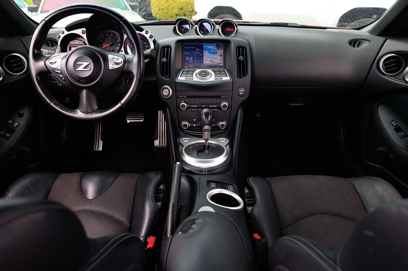 2015 Nissan 370Z Touring photo 2