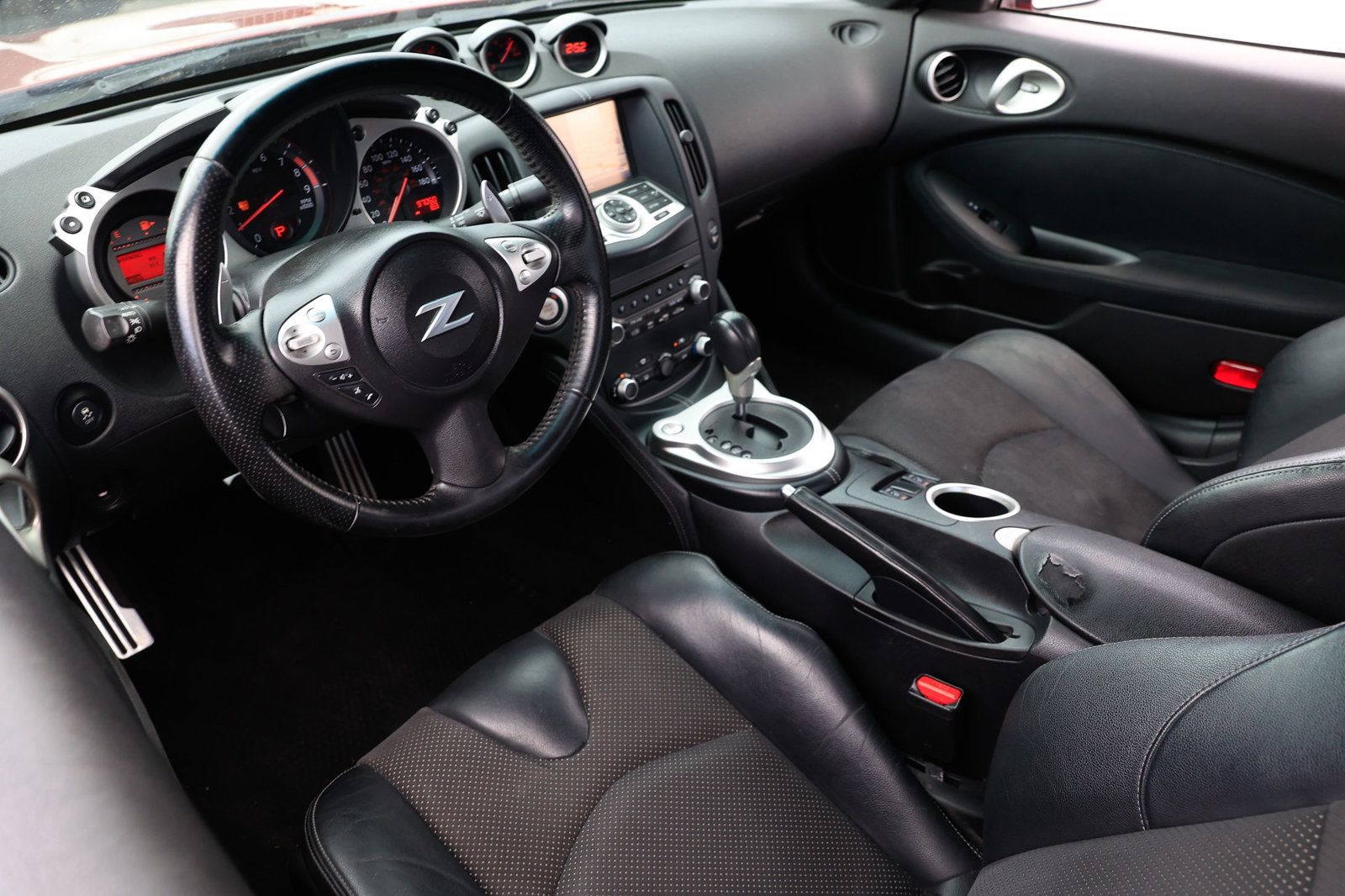 2015 Nissan 370Z Touring photo 4