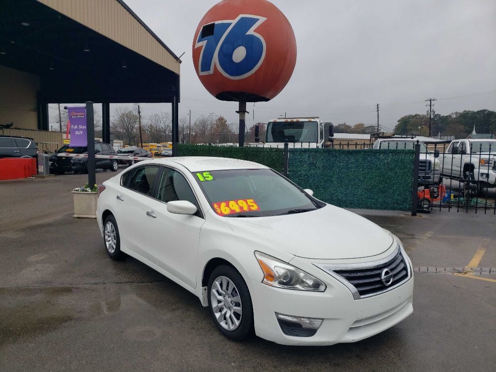 2015 Nissan Altima S photo 1