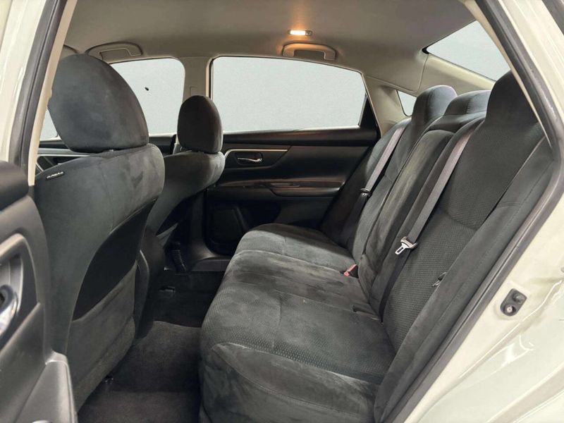 2015 Nissan Altima 4dr Sedan I4 2.5 S - 22977663 - 14