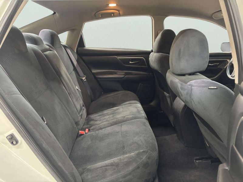 2015 Nissan Altima 4dr Sedan I4 2.5 S - 22977663 - 17