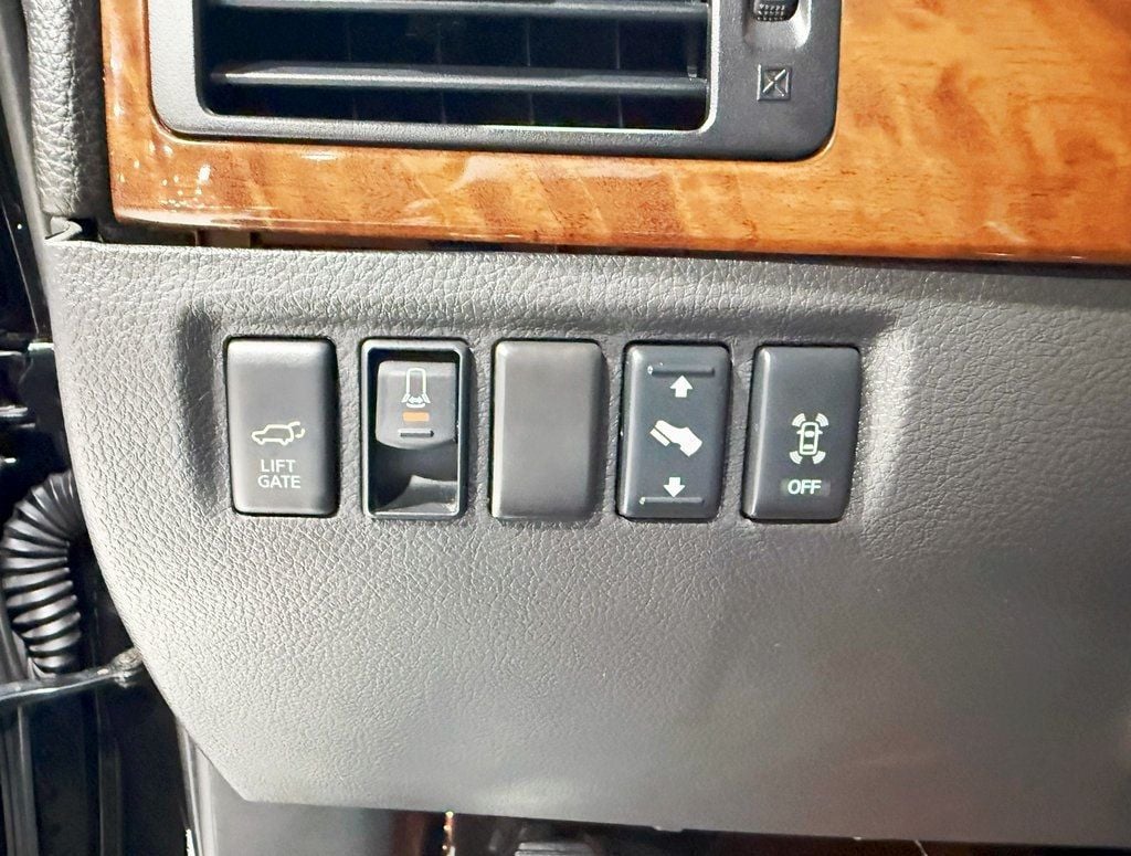 2015 Nissan Armada Platinum photo 13