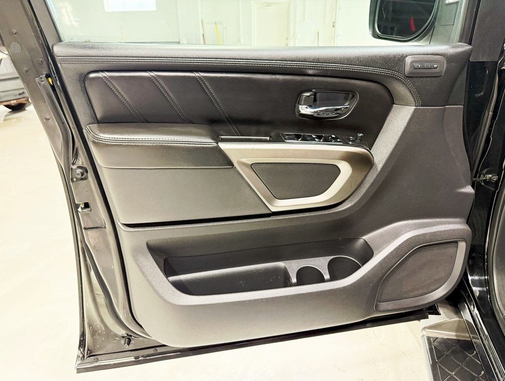 2015 Nissan Armada Platinum photo 29