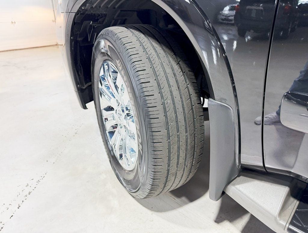 2015 Nissan Armada Platinum photo 3
