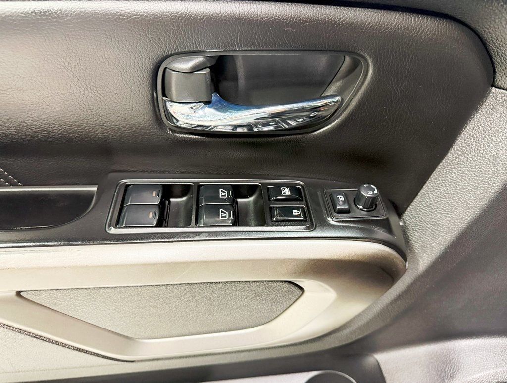 2015 Nissan Armada Platinum photo 30