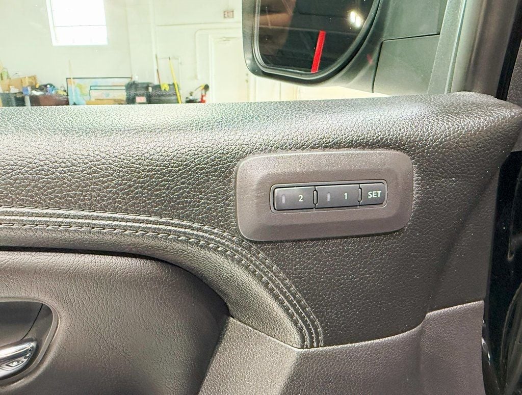 2015 Nissan Armada Platinum photo 31