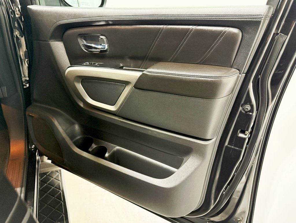 2015 Nissan Armada Platinum photo 44