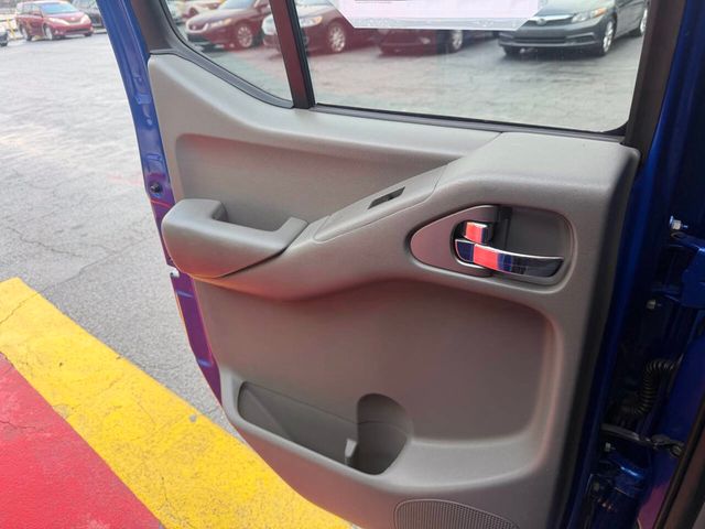 2015 Nissan Frontier 2WD Crew Cab SWB Automatic Desert Runner - 22975803 - 11