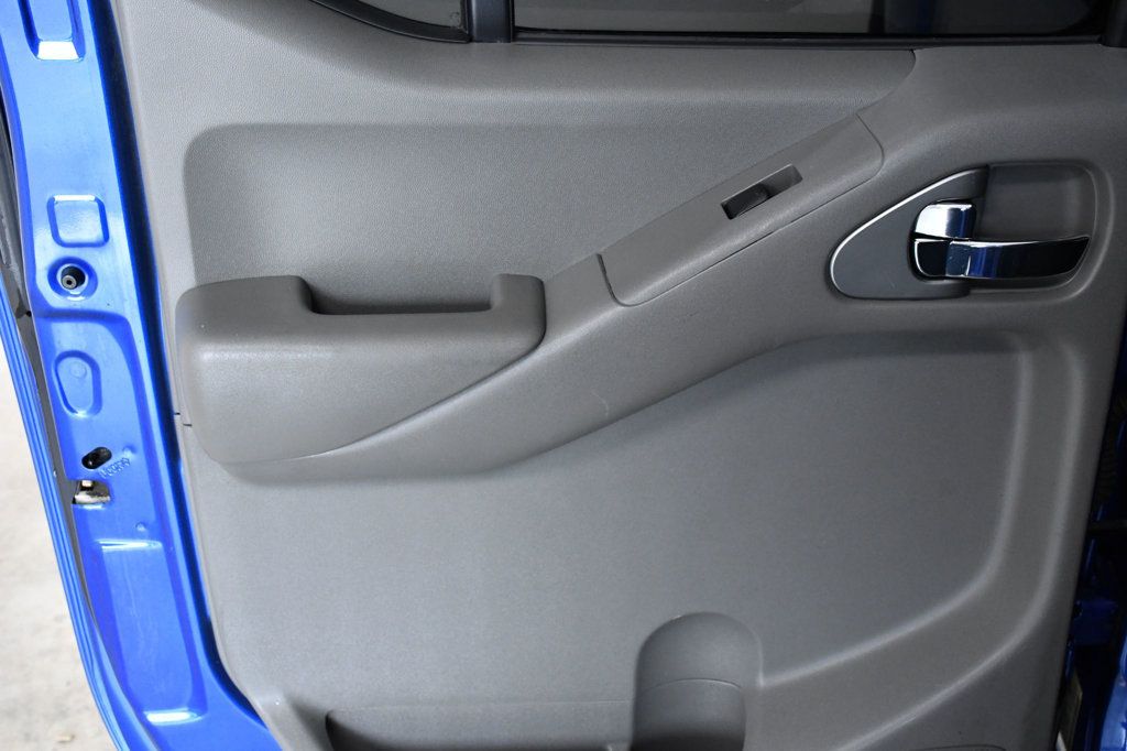 2015 Nissan Frontier 2WD Crew Cab SWB Automatic Desert Runner - 23011534 - 10