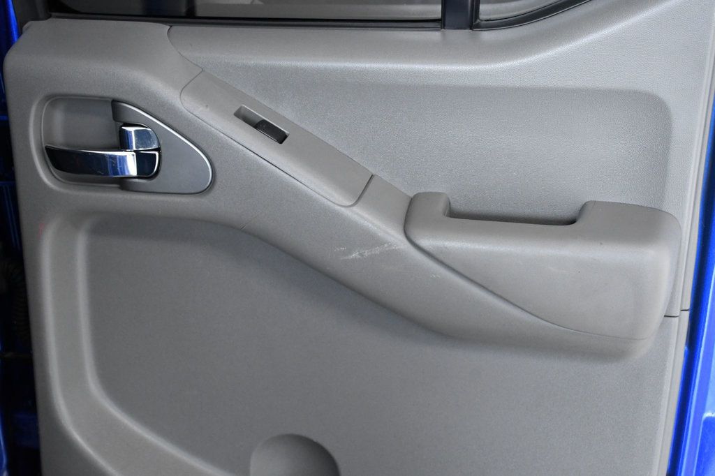 2015 Nissan Frontier 2WD Crew Cab SWB Automatic Desert Runner - 23011534 - 14