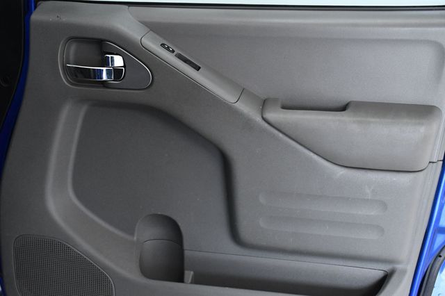 2015 Nissan Frontier 2WD Crew Cab SWB Automatic Desert Runner - 23011534 - 17