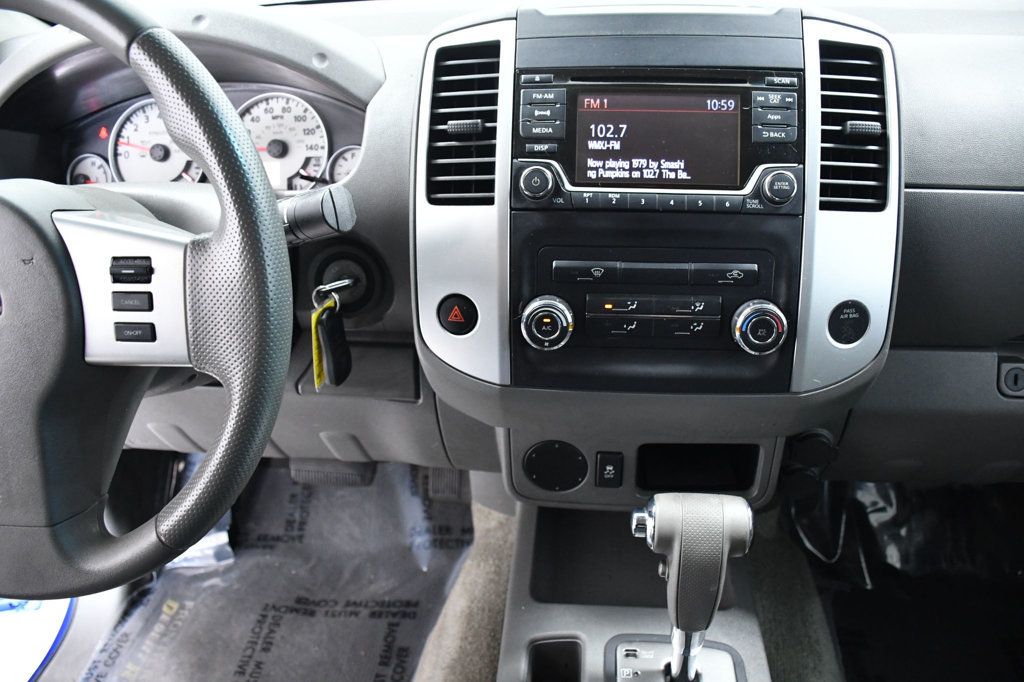 2015 Nissan Frontier 2WD Crew Cab SWB Automatic Desert Runner - 23011534 - 23