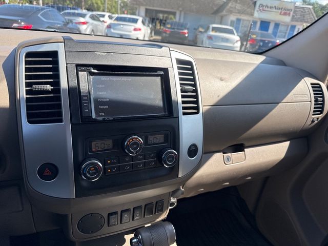 2015 Nissan Frontier 2WD Crew Cab SWB Automatic S - 22943776 - 11