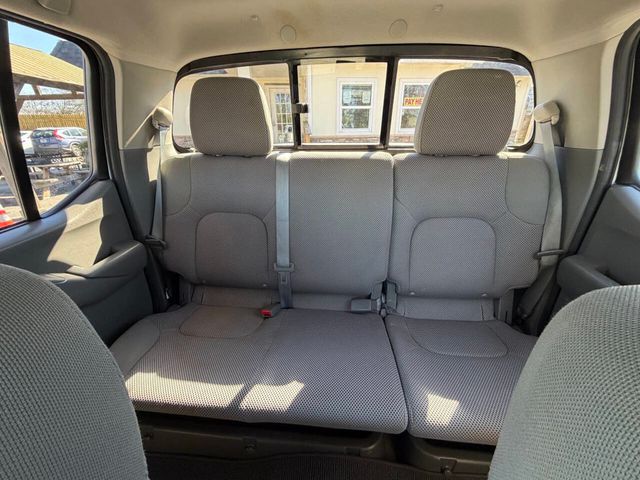 2015 Nissan Frontier 2WD Crew Cab SWB Automatic SV - 22985466 - 11