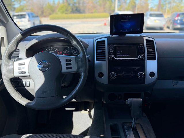 2015 Nissan Frontier 2WD Crew Cab SWB Automatic SV - 22985466 - 8