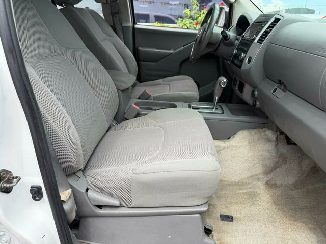 2015 Nissan Frontier 2WD Crew Cab SWB Automatic SV - 23053601 - 16