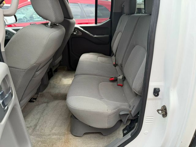 2015 Nissan Frontier 2WD Crew Cab SWB Automatic SV - 23053601 - 8